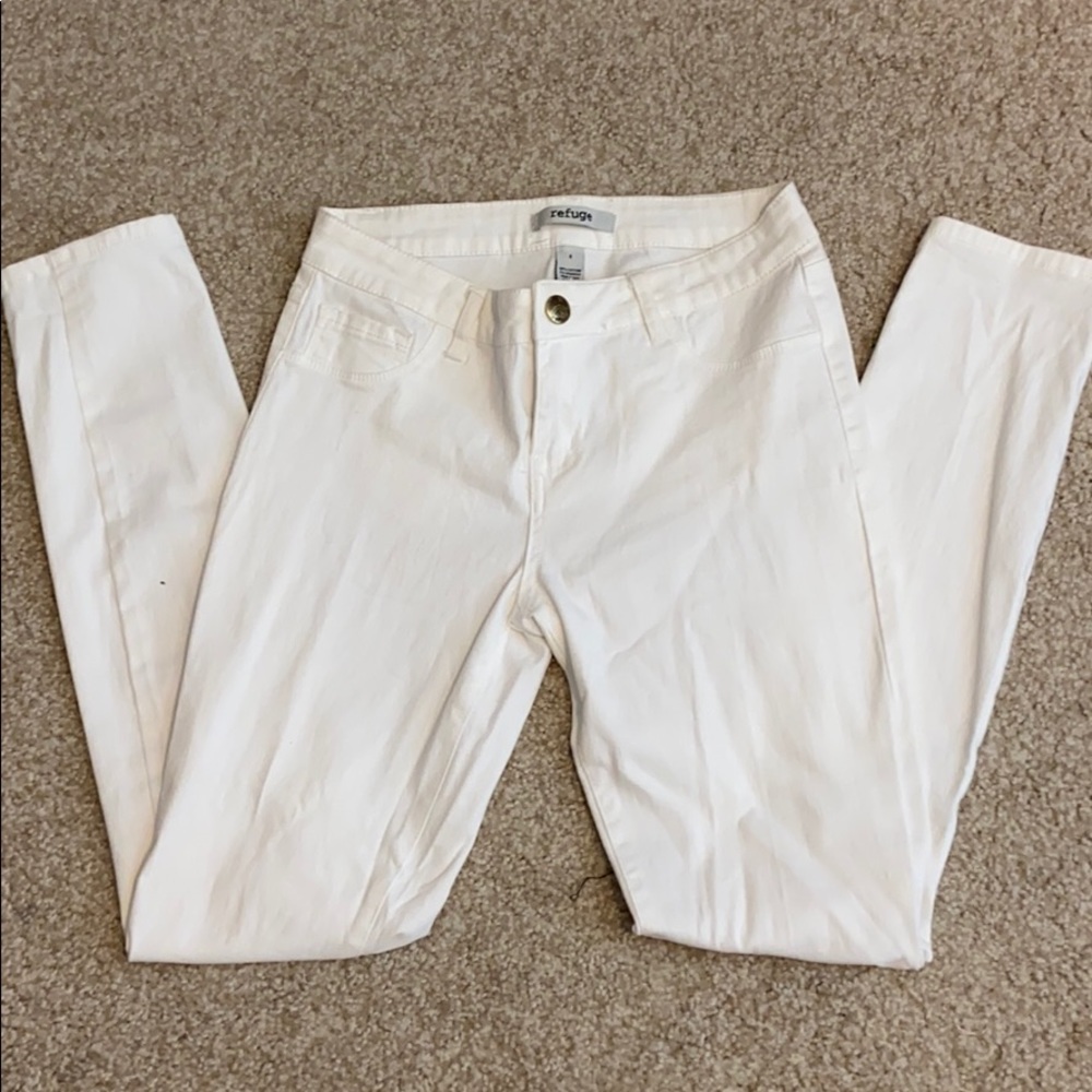 White refuge size 4 jeans